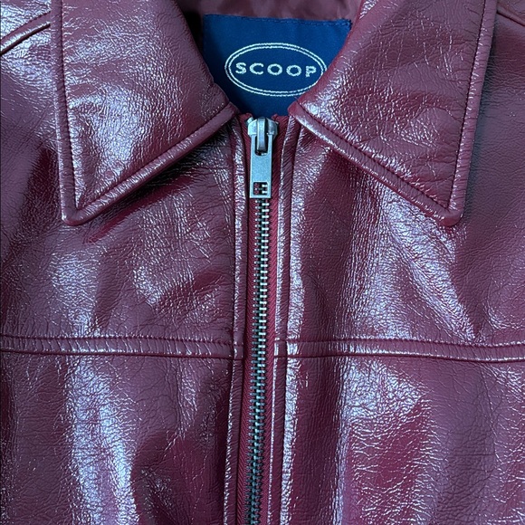 Scoop Women's Crinkle Faux Patent Leather Cropped Bomber Jacket - Picture 8 of 14